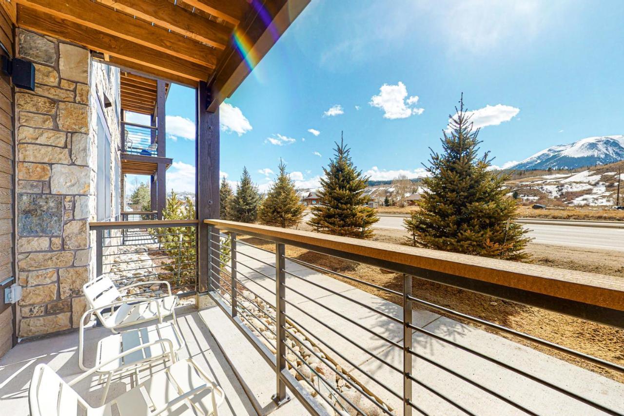 Blue River Flats Condos シルバーソーン エクステリア 写真