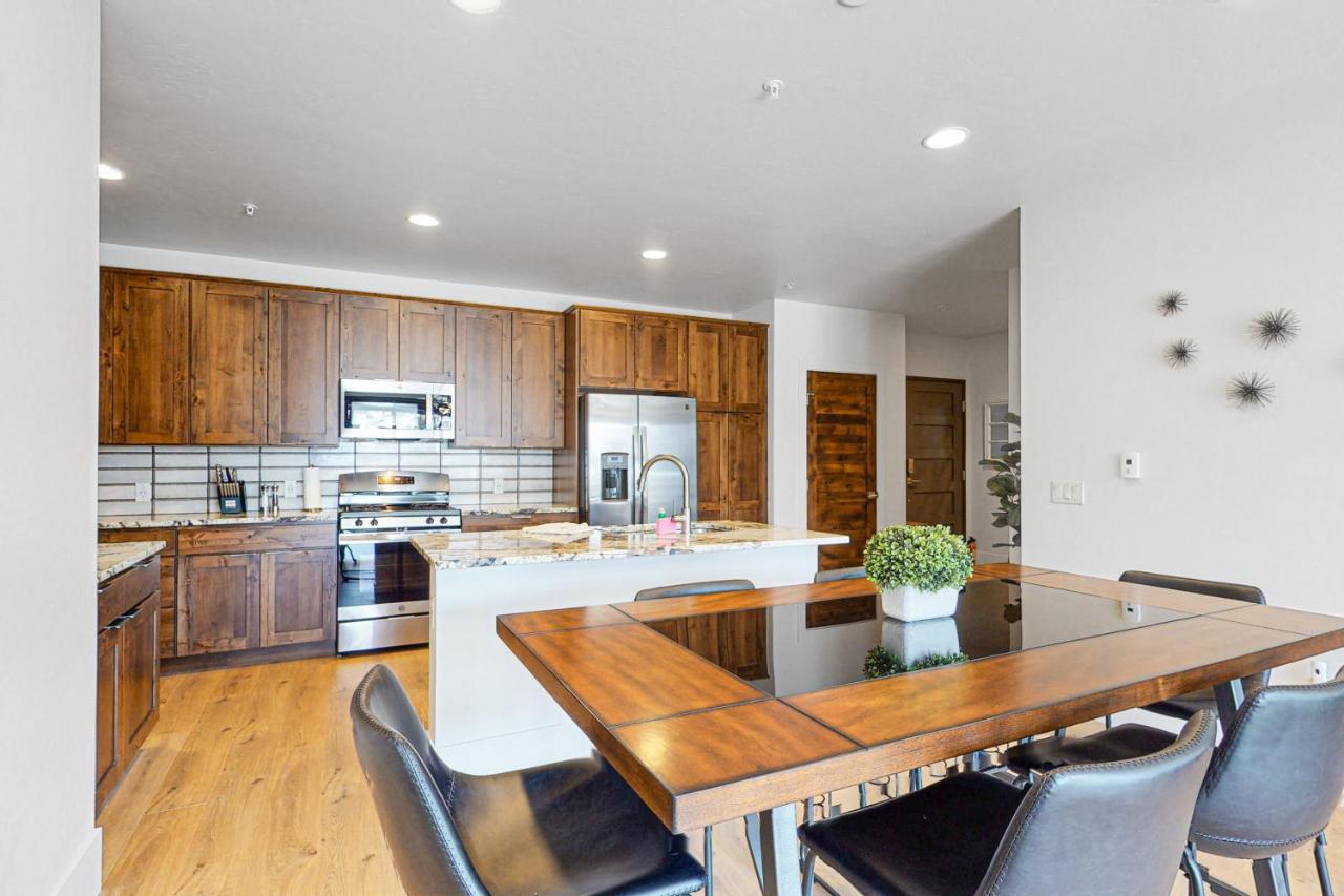Blue River Flats Condos シルバーソーン エクステリア 写真