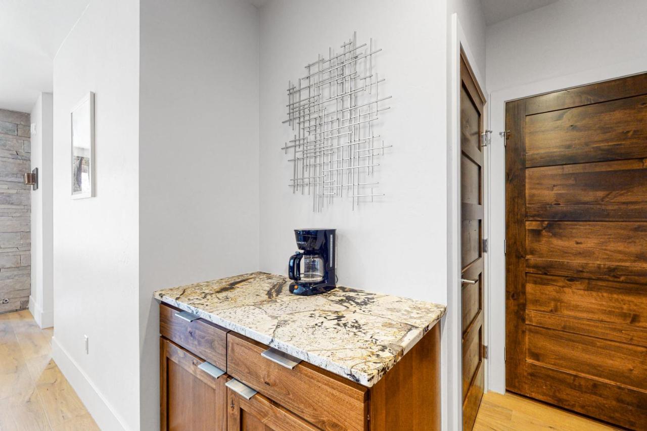 Blue River Flats Condos シルバーソーン エクステリア 写真