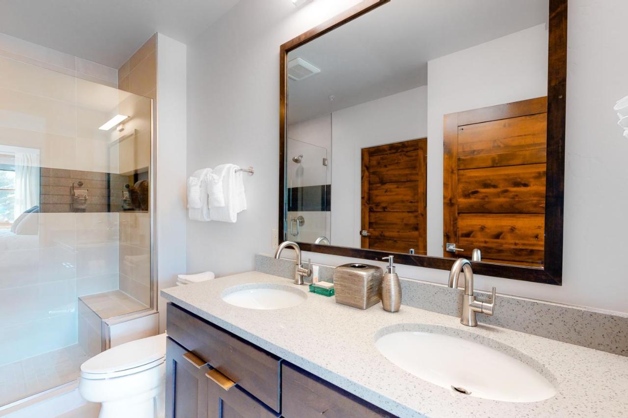 Blue River Flats Condos シルバーソーン エクステリア 写真