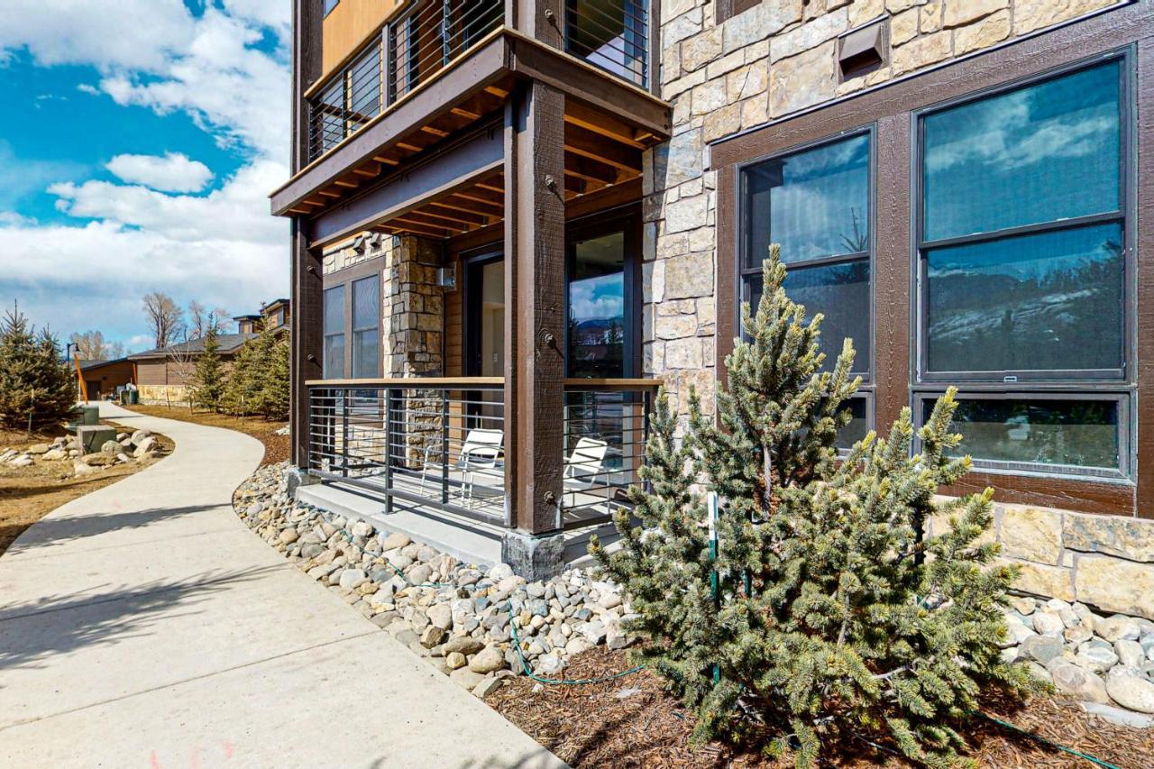 Blue River Flats Condos シルバーソーン エクステリア 写真