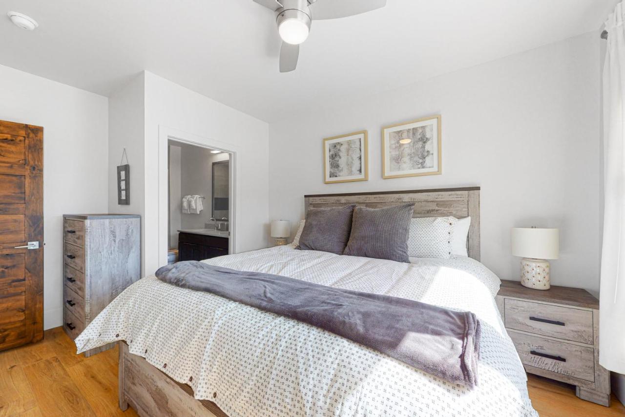 Blue River Flats Condos シルバーソーン エクステリア 写真
