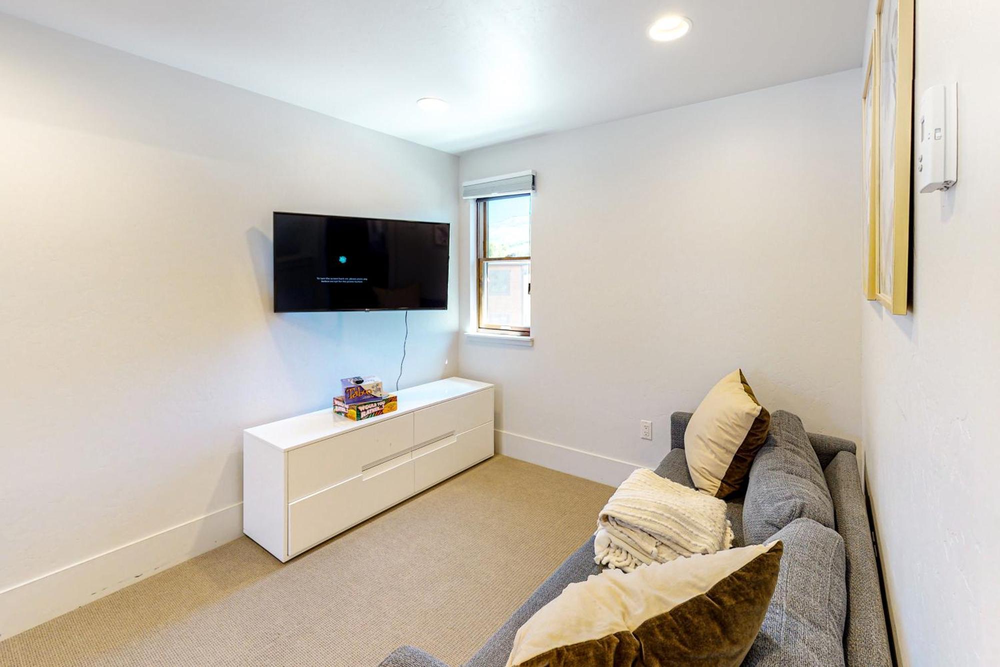 Blue River Flats Condos シルバーソーン 部屋 写真