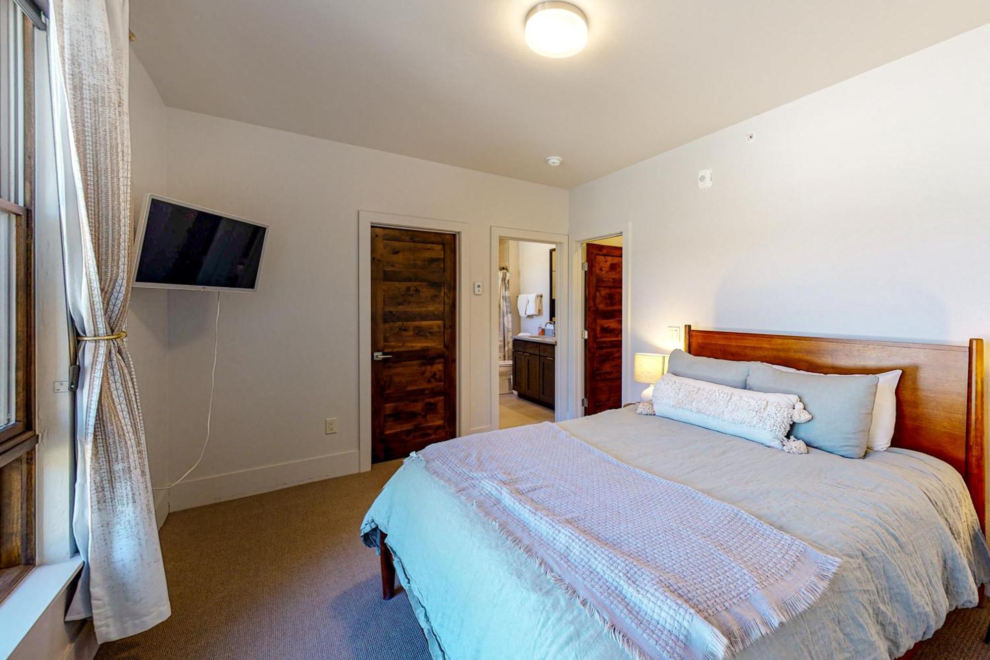 Blue River Flats Condos シルバーソーン 部屋 写真