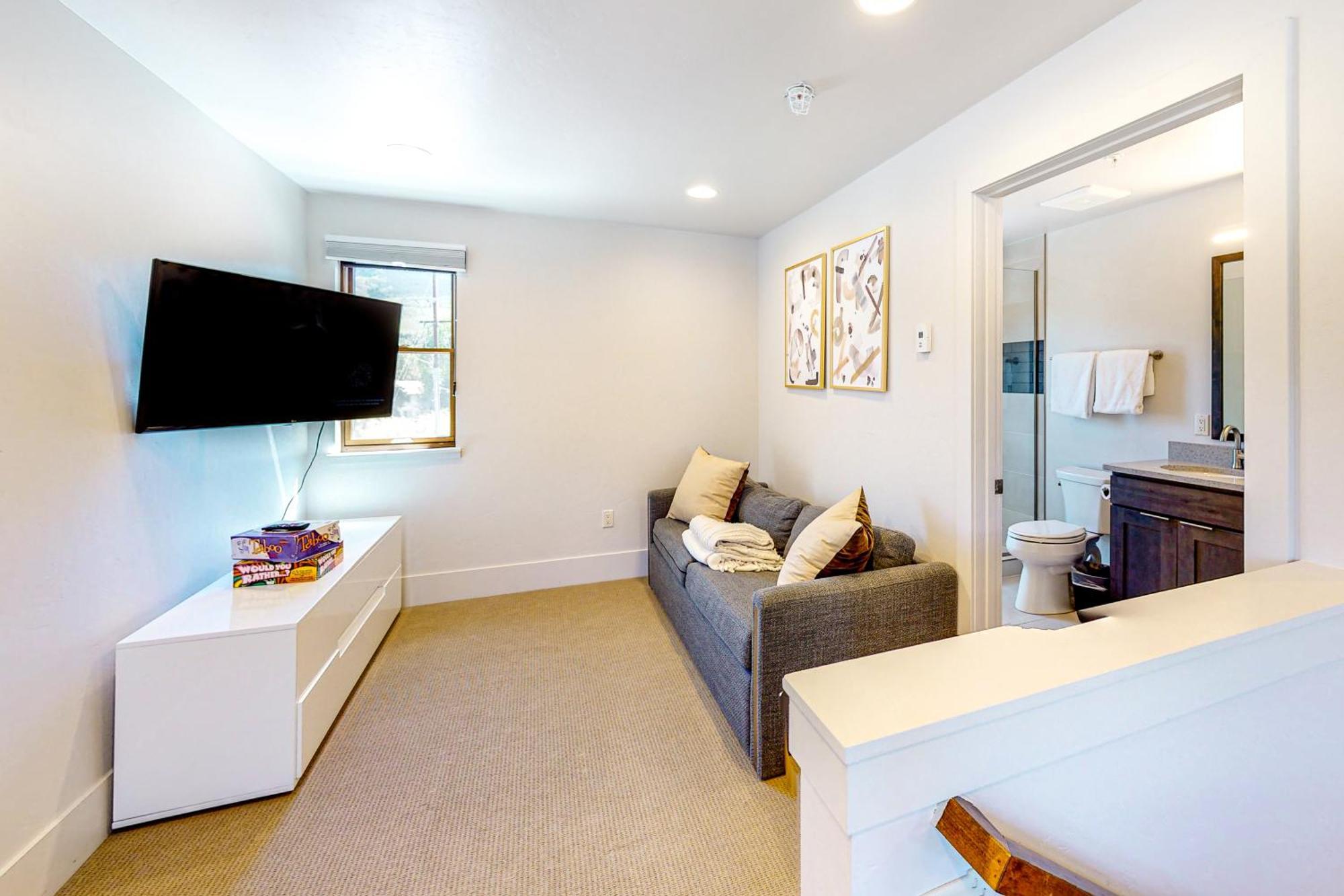 Blue River Flats Condos シルバーソーン 部屋 写真