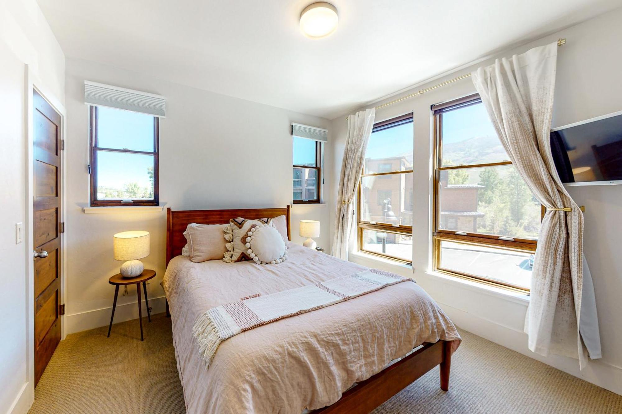 Blue River Flats Condos シルバーソーン 部屋 写真