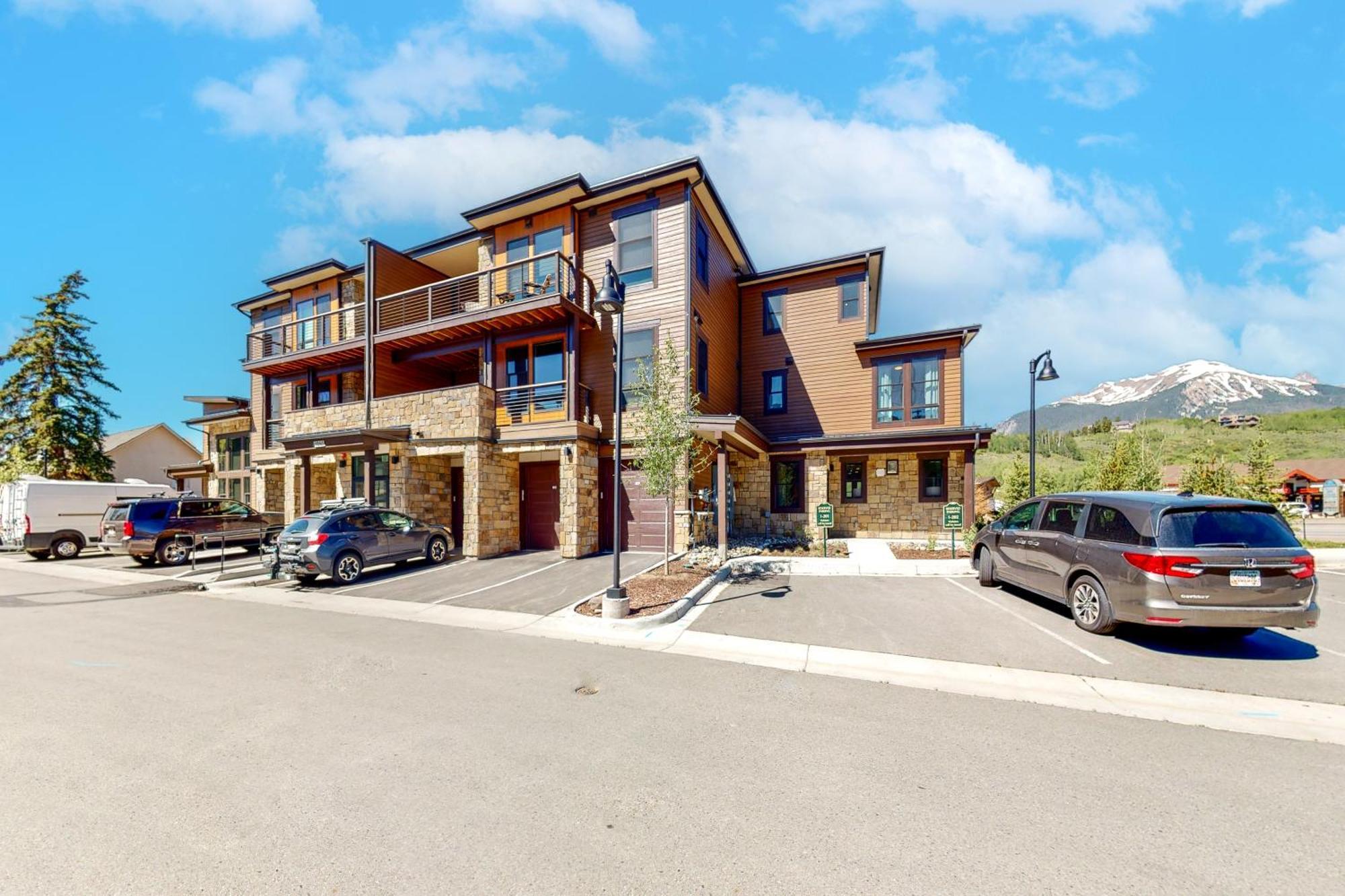 Blue River Flats Condos シルバーソーン 部屋 写真