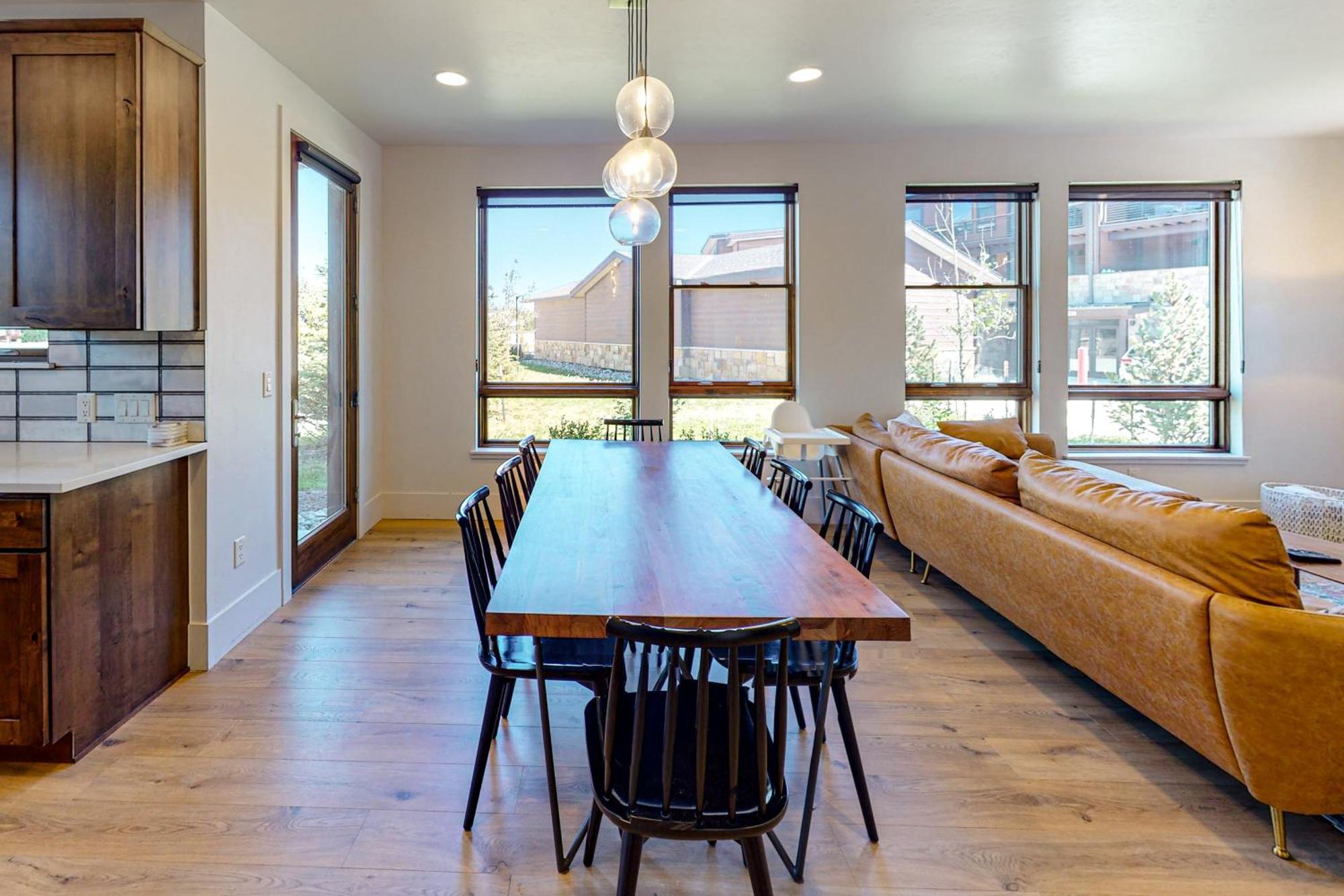 Blue River Flats Condos シルバーソーン 部屋 写真
