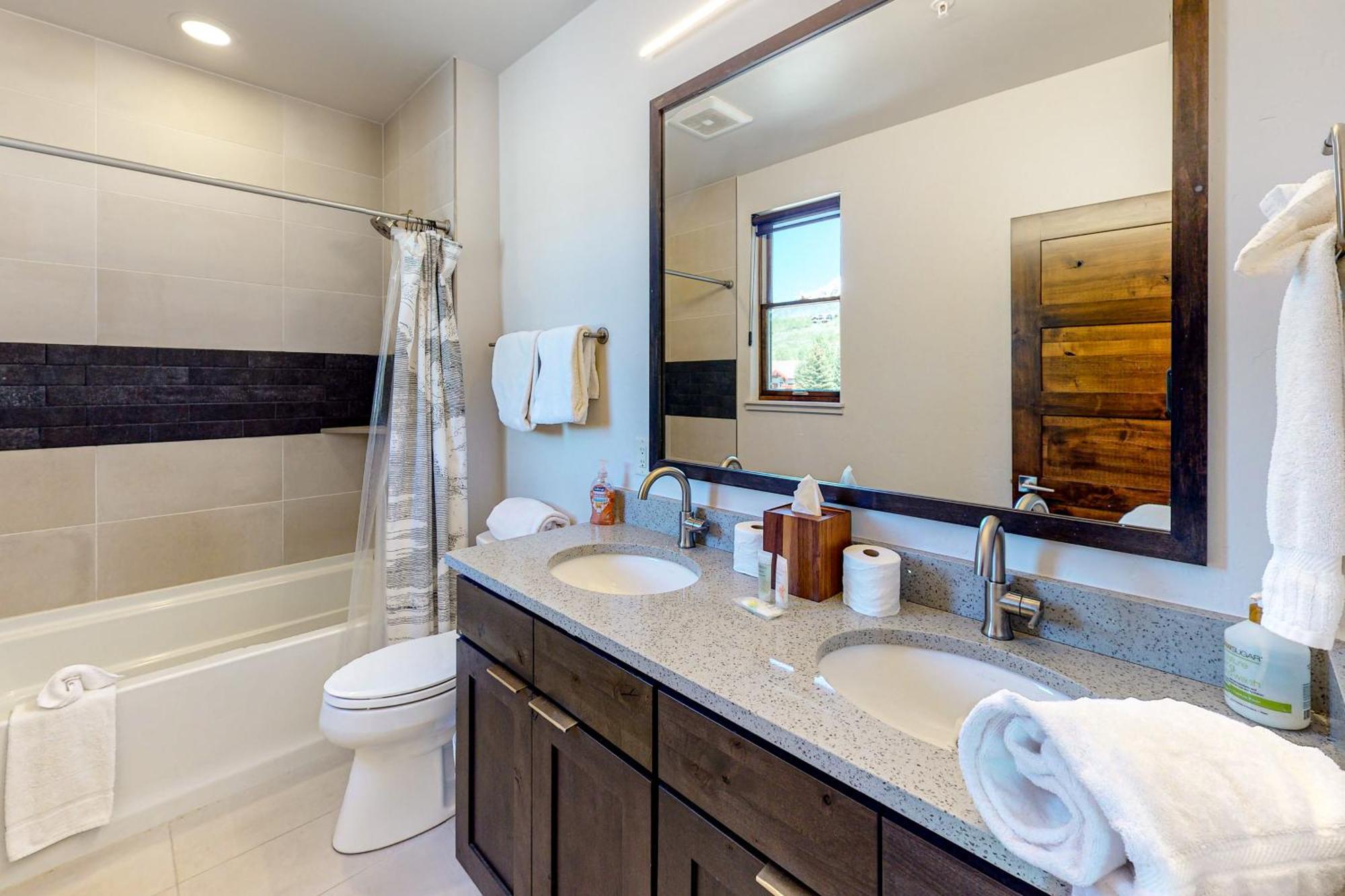 Blue River Flats Condos シルバーソーン 部屋 写真