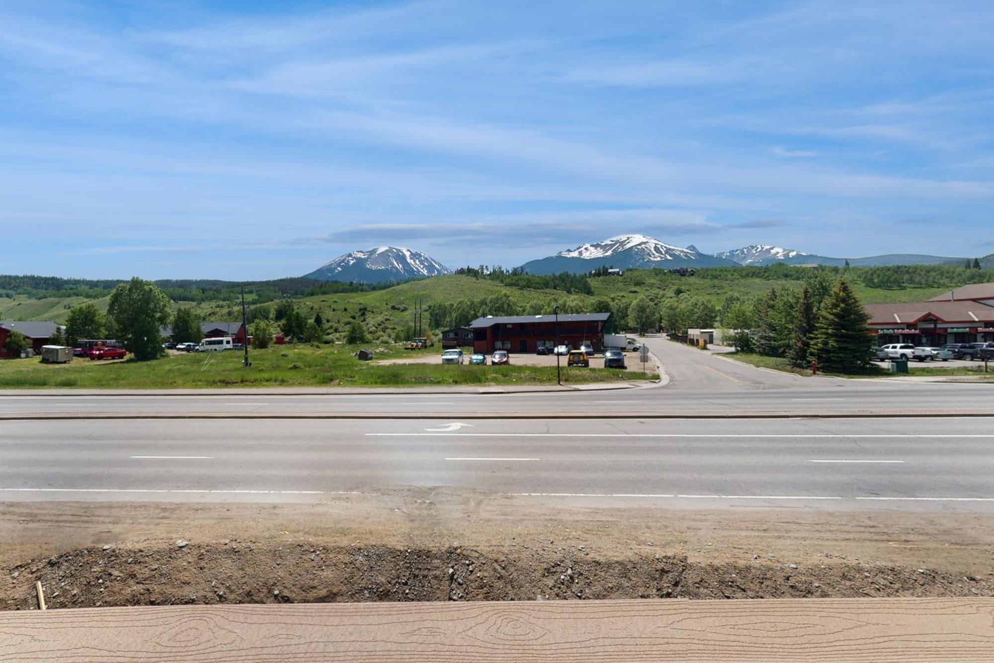 Blue River Flats Condos シルバーソーン 部屋 写真