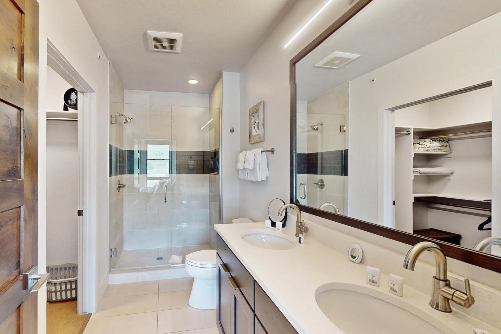 Blue River Flats Condos シルバーソーン 部屋 写真