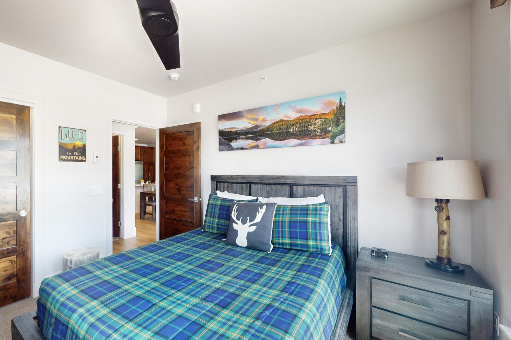 Blue River Flats Condos シルバーソーン 部屋 写真