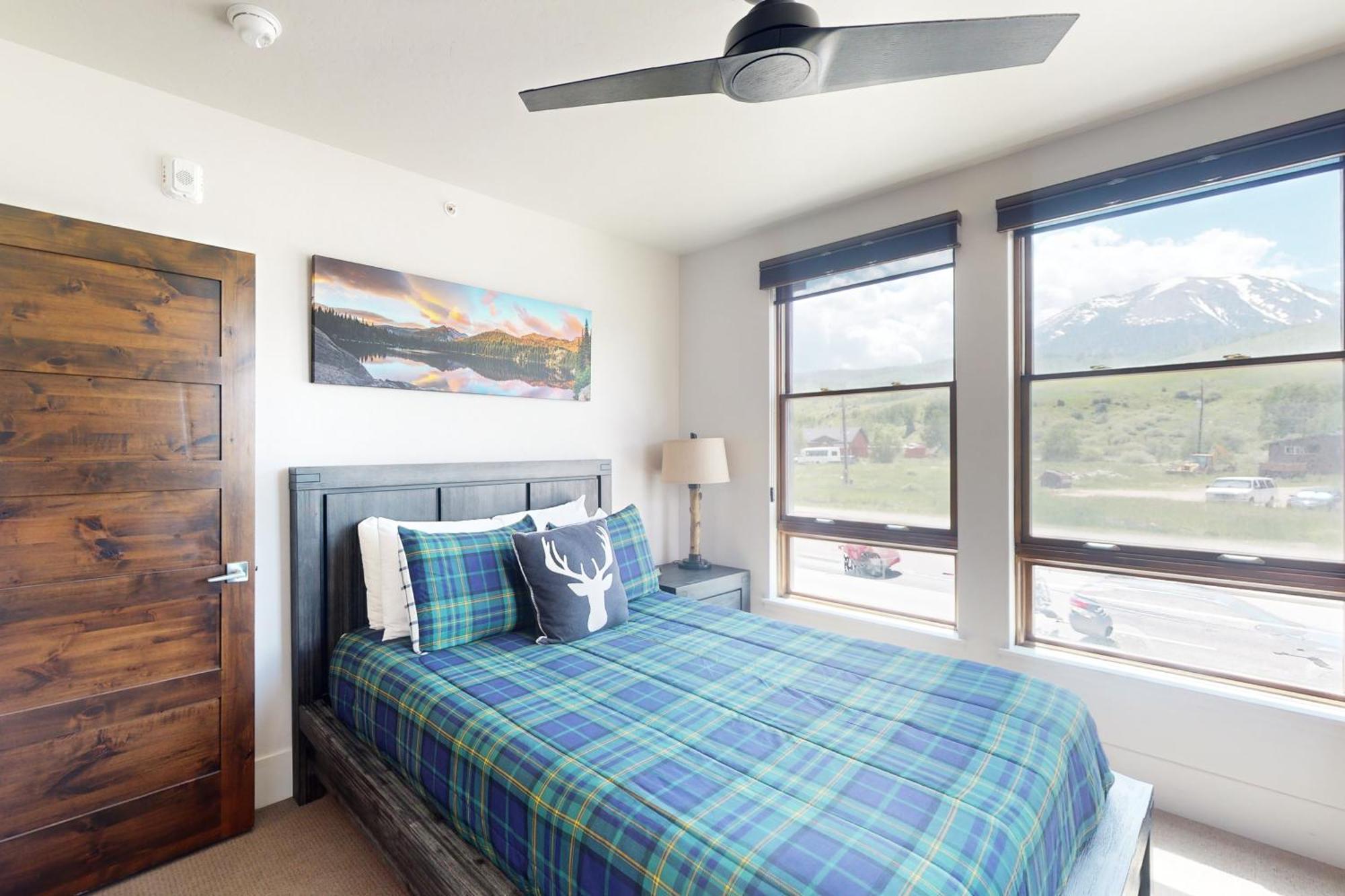 Blue River Flats Condos シルバーソーン 部屋 写真