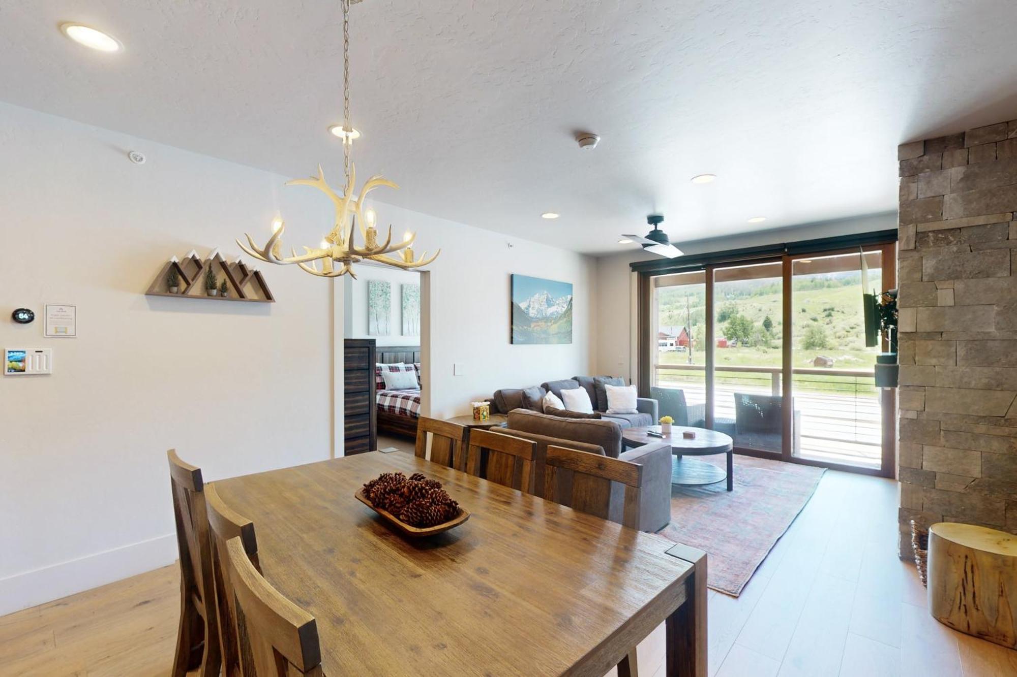 Blue River Flats Condos シルバーソーン 部屋 写真