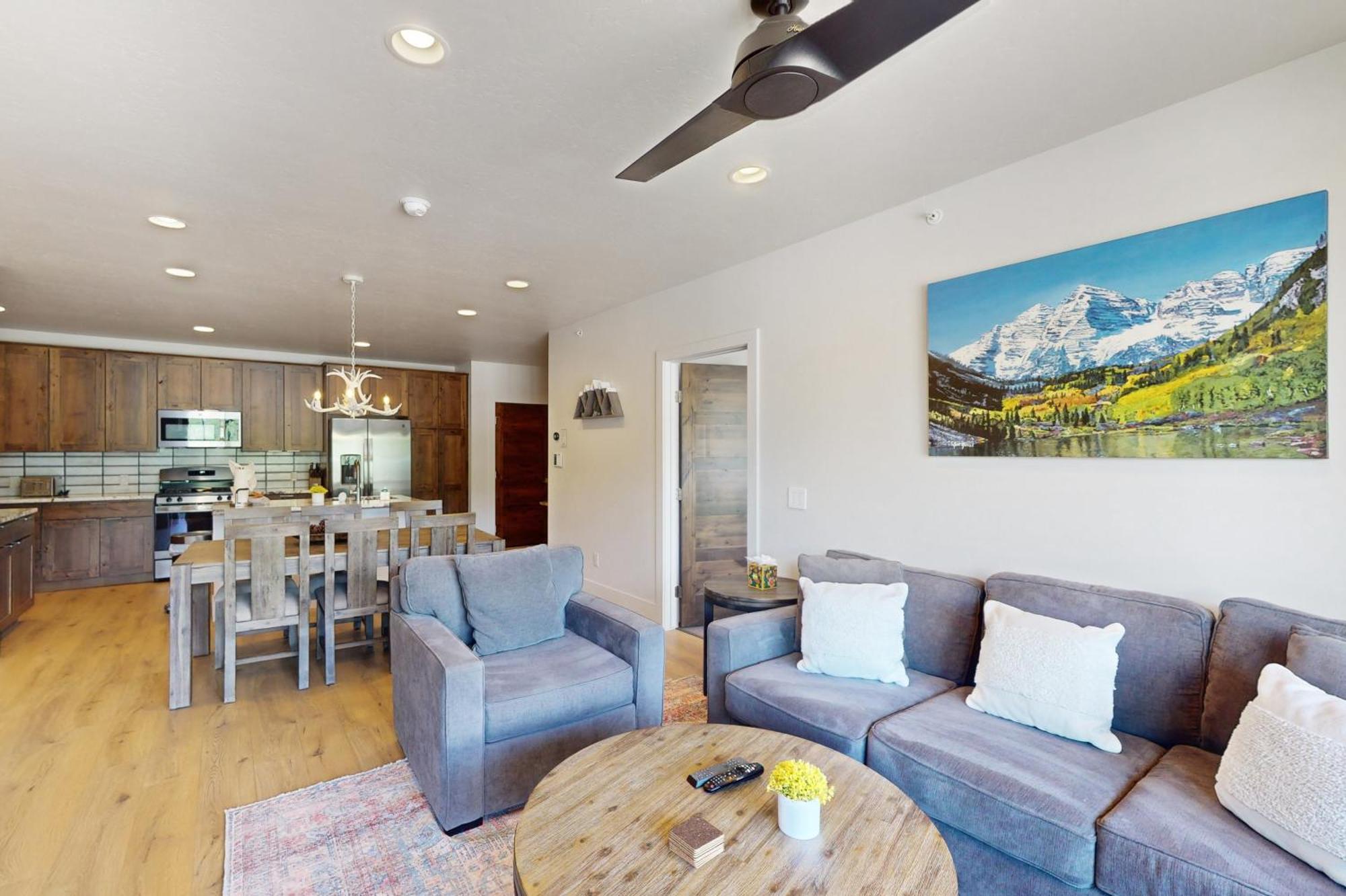 Blue River Flats Condos シルバーソーン 部屋 写真