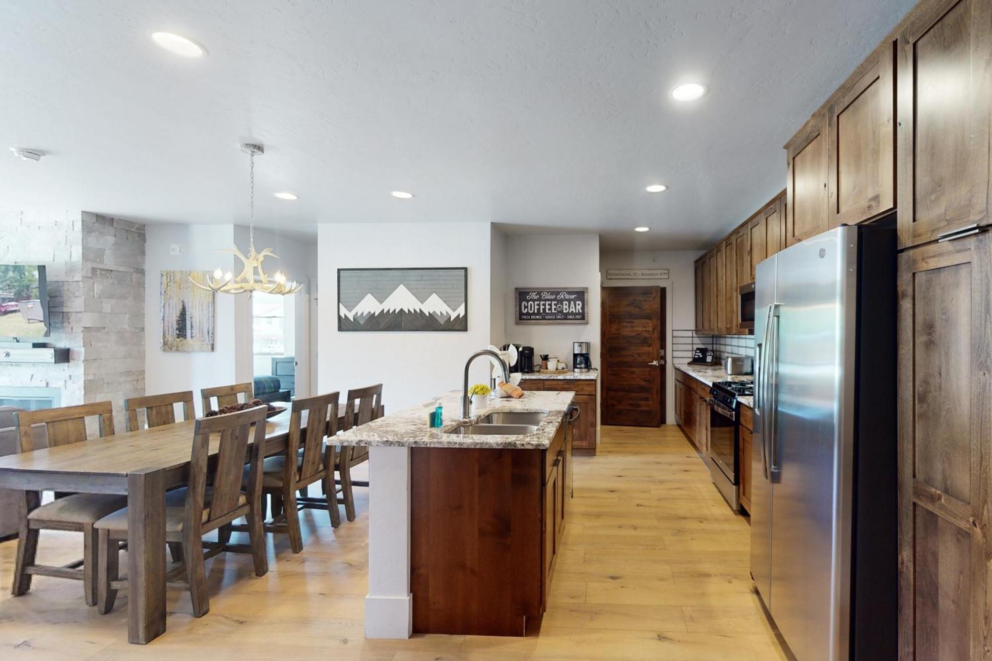 Blue River Flats Condos シルバーソーン 部屋 写真