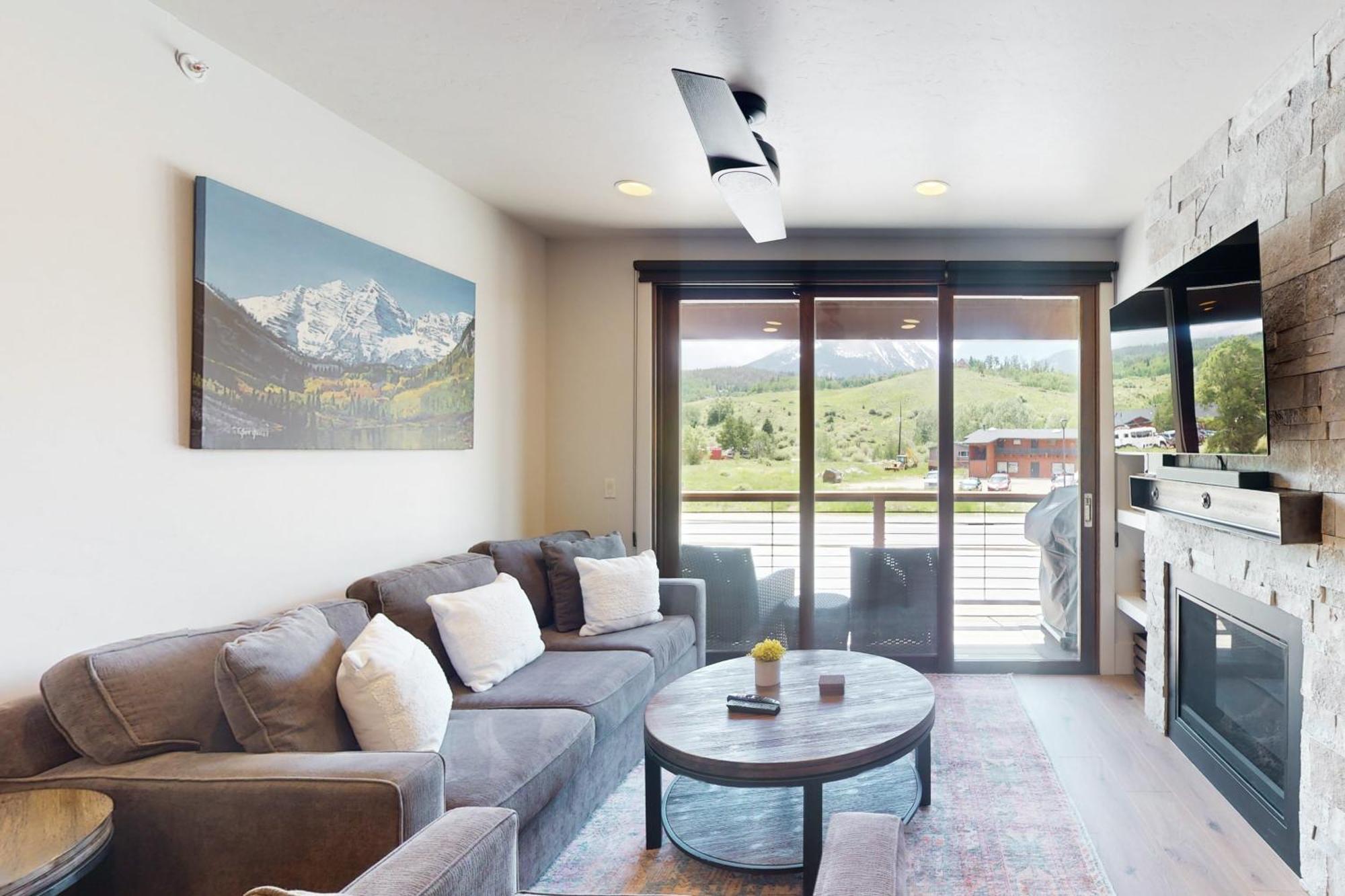 Blue River Flats Condos シルバーソーン 部屋 写真